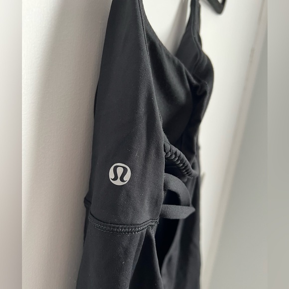 Size 4 LULULEMON tank top - Picture 4 of 4